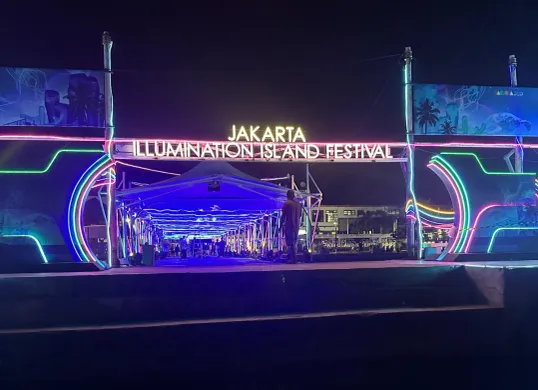 Festival cahaya bertajuk "Jakarta Illumination Island Festival" di Pulau Pramuka, Kabupaten Kepulauan Seribu. (Sumber: Kominfotik Disparekraf DKI Jakarta)