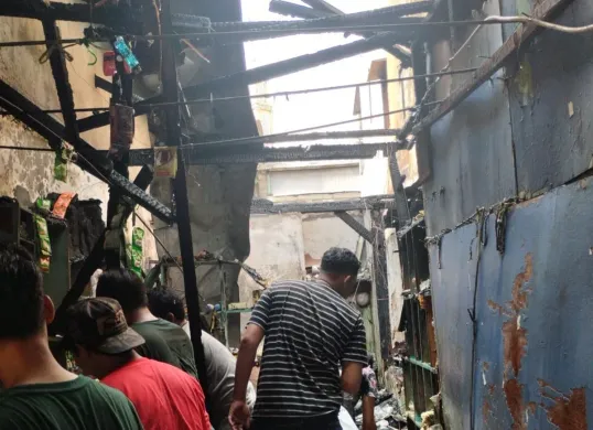 Kebakaran rumah kontrakan dan toko kelontong di Setiabudi, Jaksel, Selasa, 3 Juni 2025. (Sumber: BPBD Jakarta)