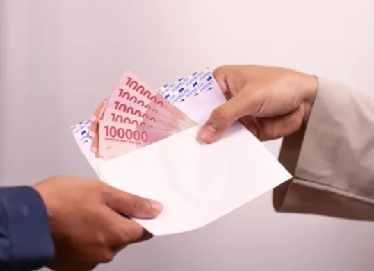 Syarat dan cara cek penerima BSU Juni 2025 (Sumber: Pexel/Defrino Maasy)