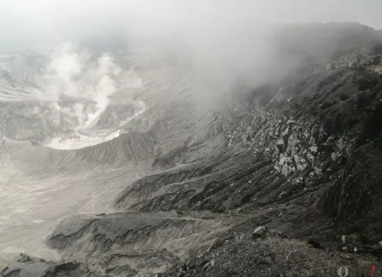 Kawah Gunung Tangkuban Parahu, Kabupaten Bandung Barat. (Sumber: Poskota/Gatot Poedji Utomo)
