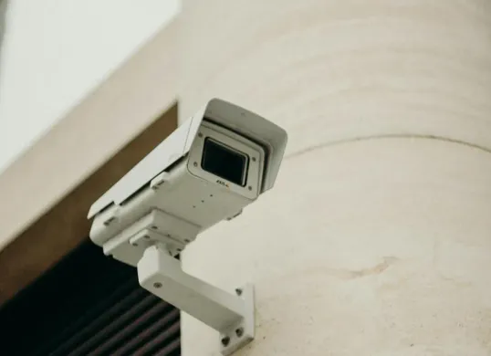 Ilustrasi - Rekaman CCTV di rumah wanita korban tewas di Serang dikabarkan  beredar luas di media sosial. (Sumber: Pexels/Cottonbro Studio)