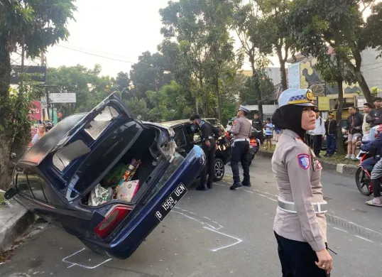 Kecelakaan lalu lintas di Jalan Achmad Adna Wijaya, Kecamatan Bogor Utara, Kota Bogor, Kamis, 5 Juni 2025., pagi WIB. (Sumber: Dok. Polresta Bogor Kota)