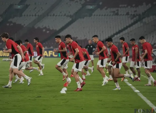 Timnas Indonesia hadapi Jepang di laga terakhir Grup C Kualifikasi Piala Dunia 2026. Simak prediksi lineup, pemain dicoret, dan peluang Garuda! (Sumber: Poskota/Bilal Nugraha Ginanjar)