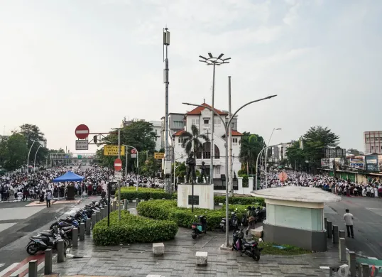 Shalat Idul Adha di Depan Gereja Koinonia Jatinegara