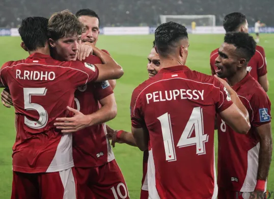 Pemain Timnas Indonesia berselebrasi usai mencetak gol ke gawang Timnas China pada pertandingan Kualifikasi Piala Dunia 2026. (Sumber: Poskota/Bilal Nugraha Ginanjar)