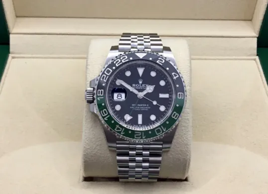 Ilustrasi - Harga jam tangan mewah Rolex pemberian Prabowo Subianto untuk Timnas Indonesia. (Sumber: Website/Fattorinis)