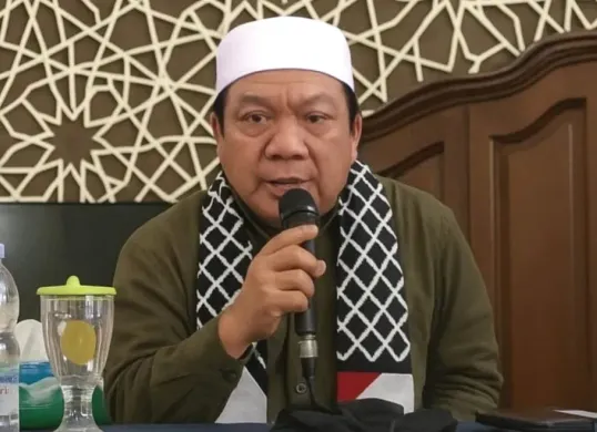 Ustadz Yahya Waloni saat memberikan ceramah Jumat di salah satu masjid.