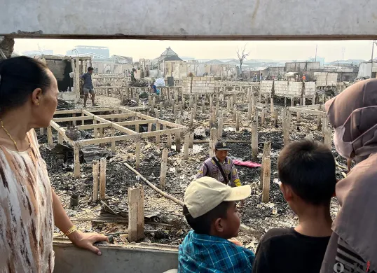 Kondisi ratusan rumah warga Kapuk Muara, Jakut, yang terbakar dan sudah rata dengan tanah, Sabtu, 7 Juni 2025. (Sumber: POSKOTA | Foto: Pandi Ramedhan)