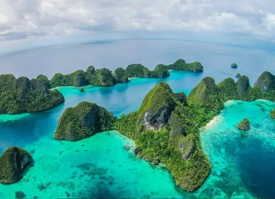 Potret pemandangan Raja Ampat. (Sumber: papuaexplorers.com)