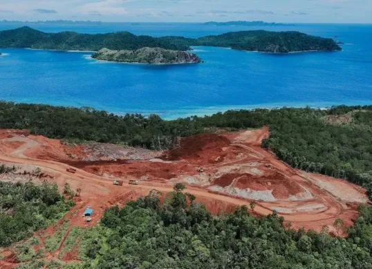 Aktivitas tambang nikel di Pulau Gag Raja Ampat dinilai langgar undang-undang. (Sumber: Istimewa)