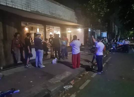 Perkelahian terjadi di sebuah kafe Jalan Letjen Soeprapto, Jakarta Pusat, pada Senin dini hari, 9 Juni 2025, satu orang terluka. (Sumber: Dok Humas Polres Metro Jakarta Pusat)