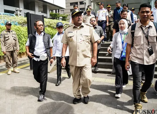Wakil Gubernur Jakarta Rano Karno di Halte Transjakarta Bundaran HI, Jakarta. (Sumber: Poskota/Bilal Nugraha Ginanjar)