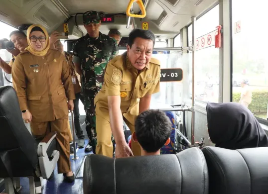 Pemkab Tangerang resmi meluncurkan program angkutan sekolah gratis bagi anak didik di seluruh wilayah kabupaten Tangerang, Selasa, 10 Juni 2025. (Sumber: Bagian Protokol dan Komunikasi Pimpinan Setda Kab. Tangerang)