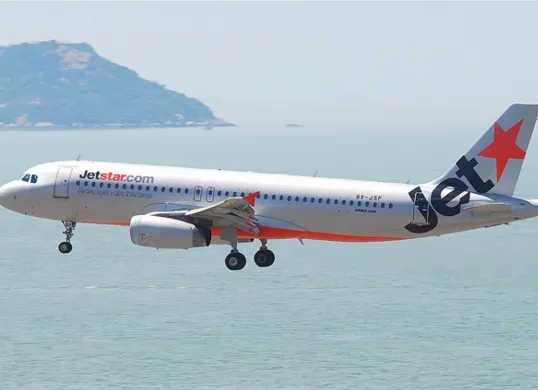 Maskapai Jetstar Asia tutup seluruh operasional mulai Akhir Juli 2025 (Sumber: Pinterest)