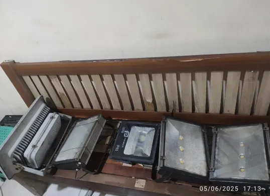 Barang bukti lampu Billboard yang dicuri oleh pelaku SS. (Sumber: Polres Metro Jakarta Barat)