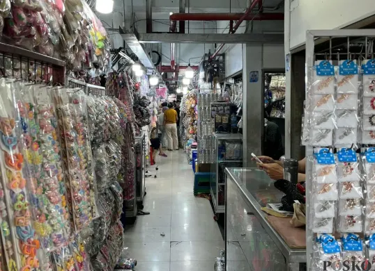 Suasana di Pasar Asemka, Tamansari, Jakarta Barat, Rabu, 11 Juni 2025. (Sumber: Poskota/Pandi Ramedhan)