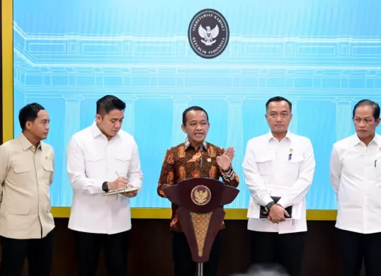 Potret Menteri ESDM, Bahlil Lahadalia yang mengungkapkan tidak dicabutnya IUP PT Gag Nikel sesuai arahan Presiden. (Sumber: esdm.go.id)