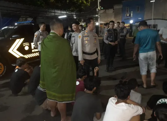 Polres Metro Jakarta Pusat menangkap 17 remaja yang diduga hendak melakukan tawuran di Tanah Tinggi, Johor Baru, Rabu, 11 Juni 2025. (Sumber: Dok Humas Polres Metro Jakarta Pusat)