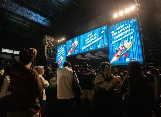 Konser Hindia bertajuk “25 on Blank Canvas” yang berlangsung di Tennis Indoor Senayan, Jakarta pada 7 Juni 2025 kemarin. (Sumber: Dok. bank bjb)