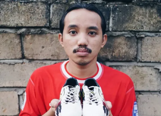 Irfan Ghafur muncul dalam video TikTok Bayern Munchen, menimbulkan kehebohan publik dan perdebatan tentang realita digital dan satir humor sepak bola.