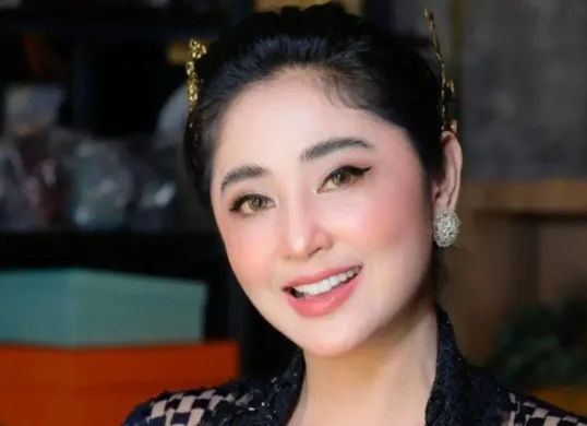 Apa arti julukan Nona Ambon dan kaitannya dengan Dewi Perssik. (Sumber: Instagram)