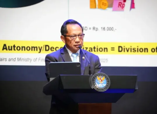 Potret Menteri Dalam Negeri (Mendagri) Tito Karnavian saat berpidato di forum International Conference of Infrastructure (ICI) pada Rabu, 11 Juni 2025. (Sumber: Instagram/titokarnavian)