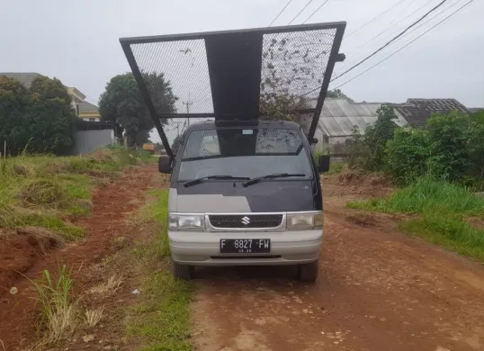 Barang bukti mobil dan barang curian disita petugas Reskrim Polsek Tajurhalang. (Sumber: Dok. Polsek Tajurhalang)