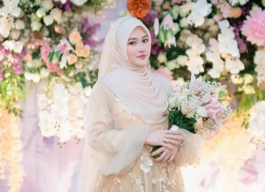 Khansa Mariska resmi menikah dengan Muhammad Ulul Azmi Askandar atau yang akrab disapa Gus Azmi. (Sumber: Instagram/@khansa_mariska)