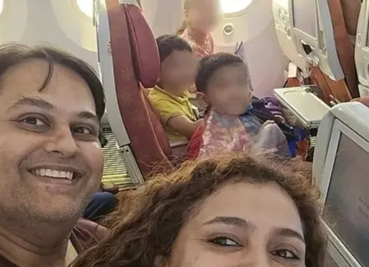 Foto selfie keluarga dokter koban pesawat Air India AI-171. (Sumber: Facebook/NDTV)