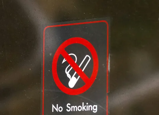 Ilustrasi, Perda Kawasan Tanpa Rokok Jakarta. (Sumber: Unsplash | Foto: Kitty Hutchinson)