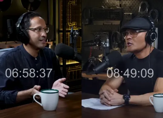 Nadiem Makarim klarifikasi kontroversi laptop Rp9,9 triliun di podcast Deddy Corbuzier Anggaran mencakup proyektor dan modem, bukan hanya Chromebook. Simak rinciannya! (Sumber: YouTube/CLOSETHEDOOR PODCAST Deddy Corbuzier)