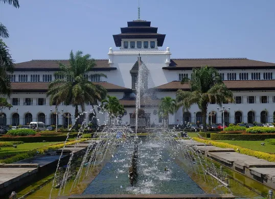 Ilustrasi ikon Bandung Gedung Sate. (Sumber: Wikimedia Commons)
