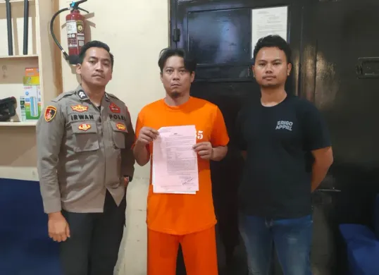 Pria inisial DF, ditangkap polisi karena bertindak seperti koboi jalanan dengan menodongkan airsoft gun di Jalan Raya Soleh Iskandar, Kota Bogor. (Sumber: Dok Polresta Bogor Kota)