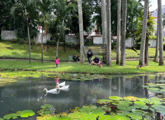 Suasana di Taman Langsat, Jakarta Selatan, Minggu, 15 Juni 2025. (Sumber: Poskota/Pandi Ramedhan)