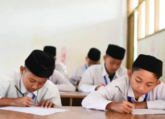 Ilustrasi, TKA (Tes Kemampuan Akademik) menggantikan UN mulai 2025! jadwal pelaksanaan, mata pelajaran yang diujikan, syarat SNBP, dan manfaat sertifikat TKA bagi siswa SD-SMA. (Sumber: Dok/Pondok Pesantren Nurul Ilmi Darunnajah 14)