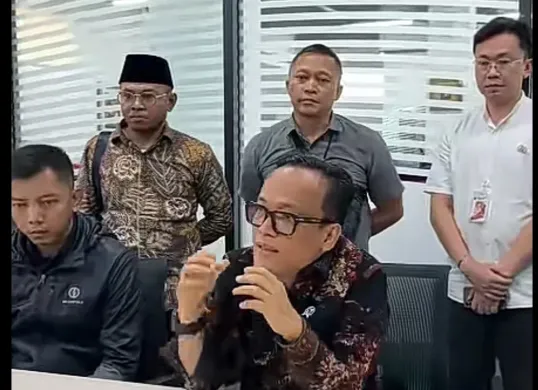 Wakil Menteri Ketenagakerjaan, Immanuel Ebenezer melakukan sidak ke PT Virtus Facility Services. (Sumber: TikTok/Immanuel Ebenezer)