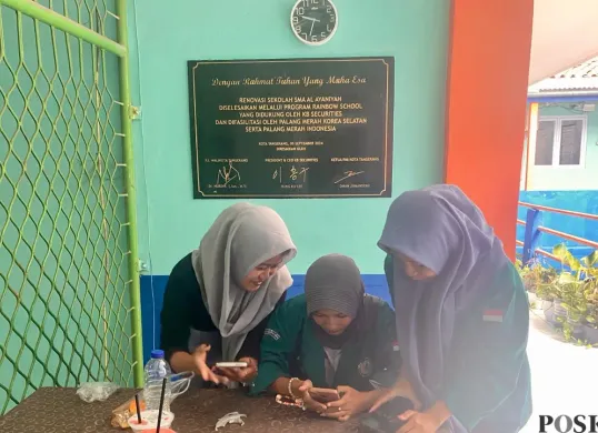 SMA Al-Ayaniah menjadi salah satu sekolah swasta di Kota Tangerang yang turut mewujudkan program sekolah swasta gratis pada Senin, 16 Juni 2025. (Sumber: Poskota/Primayanti Juli Kumala Manalu)