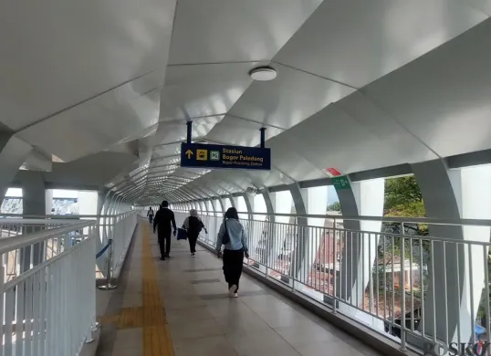 Skybridge Stasiun Bogor-Paledang, Kota Bogor, diuji coba selama dua hari, Senin-Selasa, 16-17 Juni 2025. (Sumber: Poskota/Sekar Putri Andini)