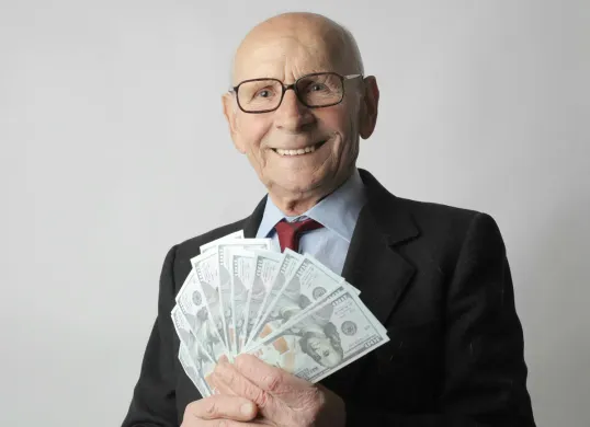 Daftar nama orang terkaya di Indonesia versi Forbes Juni 2025. (Sumber: Pexels/Andrea Piacquadio)