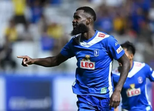 Gagal Rekrut Christian Gomis, Persib Ungkap Alasan Mengejutkan di Balik Keputusan Ini (Sumber: Instagram/BG Pathum United)