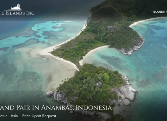 Foto udara Kepulauan Anambas yang dikenal dengan keindahan tropisnya, kini jadi sorotan usai dua pulau ditawarkan di situs asing (Sumber: Screenshot/privateislandsonline.com)