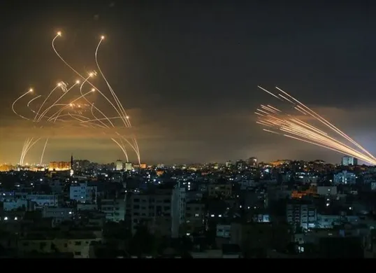 Perbandingan Sistem Pertahanan Udara: Iron Dome vs S-300 & Bavar-373 (Sumber: Pinterest)