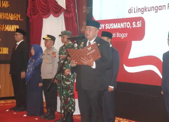 Bupati Bogor melantik 25 pejabat baru di Pendopo Bupati, Cibinong, pada Selasa, 17 Juni 2025. (Sumber: Pemkab Bogor)