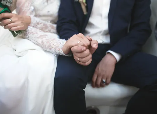 Ilustrasi. Vendor pernikahan Nafa Wedding yang  diduga gagal total dalam menangani dekorasi pernikahan salah satu kliennya. (Sumber: Freepik/teksomolika)