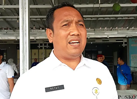 Kabid Peningkatan Prestasi Olahraga Disbudpora Kabupaten Bekasi, Ketut Sudiawan. (Sumber: POSKOTA | Foto: Nurpini Aulia Rapika)