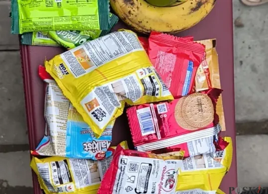 Menu MBG yang dibagikan di SDN 01 Pondok Betung, Pondok Aren, Tangerang Selatan pada Kamis, 19 Juni 2025 yang menuai kekecewaan dari para wali murid. (Sumber: Poskota/Primayanti Juli Kumala Manalu)