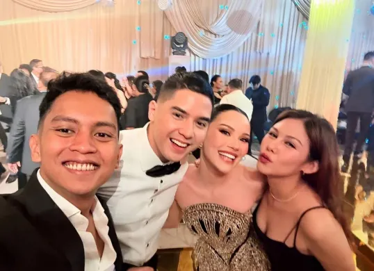 Zharfan Rahmadi saat menghadiri acara pernikahan Al Ghazali dan Alyssa Daguise bersama Vanesha Prescilla. (Sumber: TikTok/@vnsashaa)