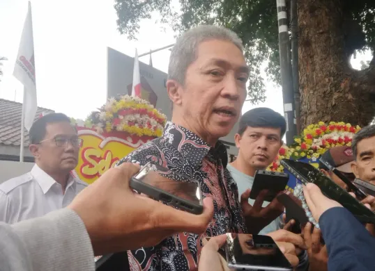 Wali Kota Bogor, Dedie A. Rachim saat menjelaskan terkait rencana pembangunan Sekolah Rakyat di Rancamaya, Bogor Selatan, Jumat, 20 Juni 2025 (Foto: Sekar Putri Andini)