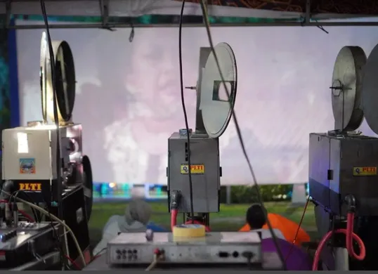 Nonton bareng layar tancap DPRD Provinsi DKI Jakarta pada HUT ke-497 Kota Jakarta di tahun 2024 lalu (Sumber: Dok. Sekretariat DPRD Jakarta)