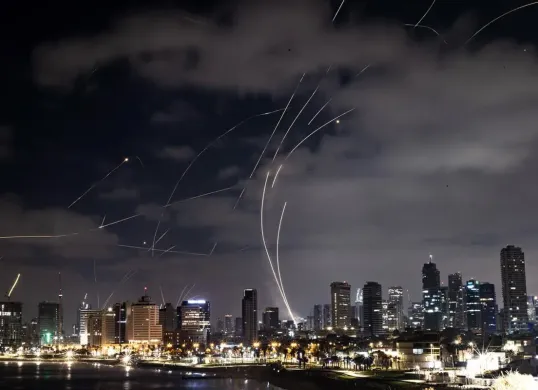 Viral Video Serangan Rudal Iran ke Israel Diedit Netizen Pakai Lagu Coldplay hingga OST Meteor Garden (Sumber: Instagram/moskharouf)